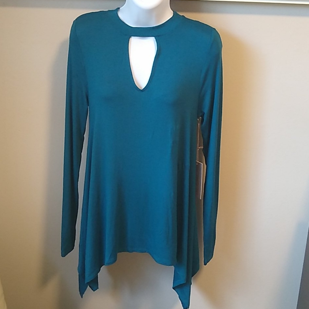 Jennifer Lopez Keyhole Flutter Top NWT